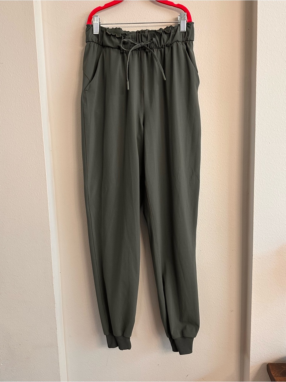 lululemon On The Fly Jogger Woven size 4